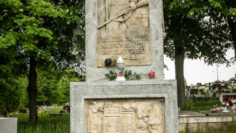 Pomník padlým na cintoríne